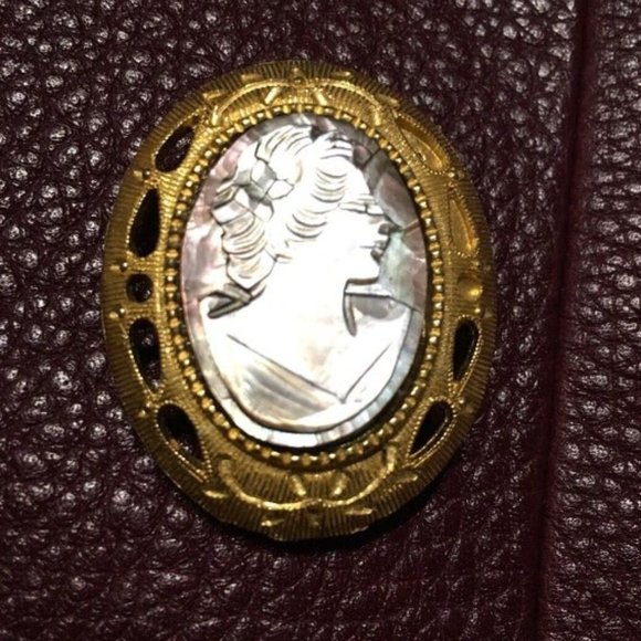 Cameo Mother of Pearl Abalone Gold Pin Brooch - Picture 4 of 4